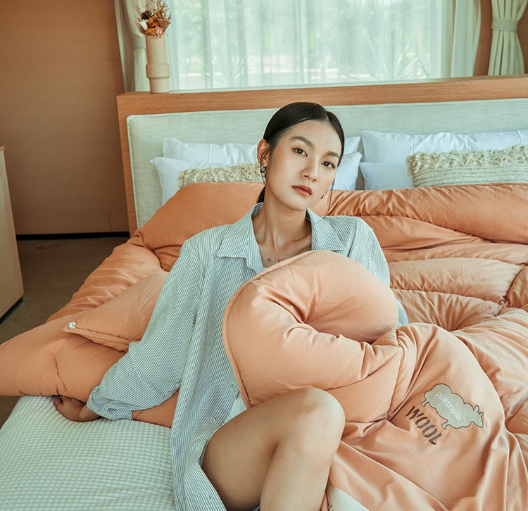 睡美容觉，怎能少了抗菌防螨又温暖助眠的凯时尊龙人生就是博澳洲羊毛被。