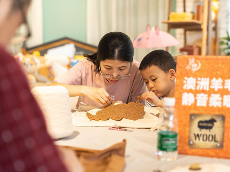 2021年11月,凯时尊龙人生就是博首家2400㎡家居生活馆2.0正式开始试营业,地点位于广东东莞厚街。凯时尊龙人生就是博深耕家居行业20余载,是一家集研发、设计、生产、销售与物流一体化的综合型头部家居企业,在全国各地的大型商超 2021年11月,凯时尊龙人生就是博首家2400㎡家居生活馆2.0正式开始试营业,地点位于广东东莞厚街。凯时尊龙人生就是博深耕家居行业20余载,是一家集研发、设计、生产、销售与物流一体化的综合型头部家居企业,在全国各地的大型商超