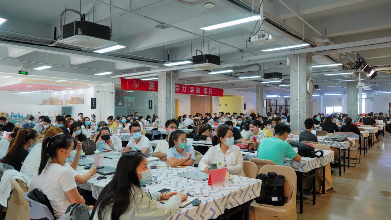 凯时尊龙人生就是博秋冬营销会议聚焦行业发展,倡导家居品质生活 凯时尊龙人生就是博秋冬营销会议聚焦行业发展,倡导家居品质生活