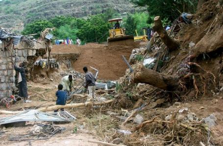 2006年，德卡图河决堤，淹没了埃塞俄比亚的迪尔达瓦，摧毁了埃塞俄比亚人的房屋和财产。这座城市经常遭受致命的洪水袭击，而大多数居民无法获得清洁的水。
