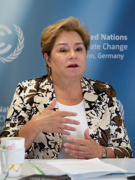 联合国气候变化框架公约执行秘书帕特里夏·埃斯皮诺萨在5 - 6月虚拟气候变化会议开幕式上向媒体介绍情况。必威官网是真的吗