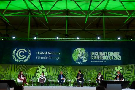 小组成员在格拉斯哥COP26美国证券交易委员会森林活动上发言