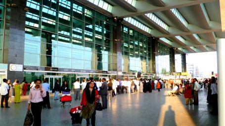 班加罗尔国际机场航站楼，现在由太阳能供电。图片来源:Herry Lawford/Flickr