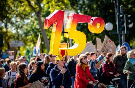 2019年是行动主义的重要一年，包括德国的这次抗议。2020年能带来更大的行动吗?图片来源:Mika Baumeister/Unsplash