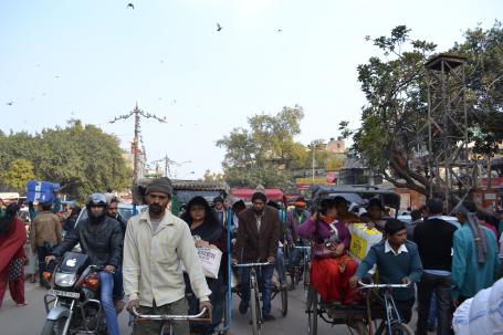 德里的非正式“辅助交通”提供者，包括三轮车和小巴等低排放和共享交通，是解决城市空气质量问题的一部分。詹姆斯·安德森/WRI拍摄。