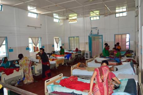 印度阿利普尔EHA医院的普通病房。EHA医院摄