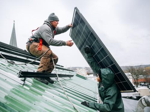 在纽约北部安装屋顶太阳能电池板
